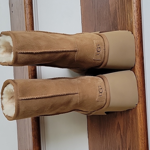 UGG New Heights platform boot size 8 NWOB - Picture 2 of 3